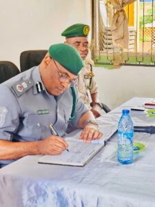 4e7b919b 44f4 4b2a bffc 840979a7b27a