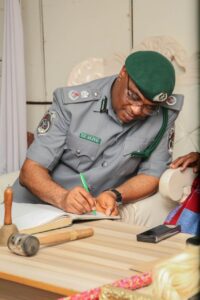 d2cfba99 440f 4e74 a472 1fda05b96f98