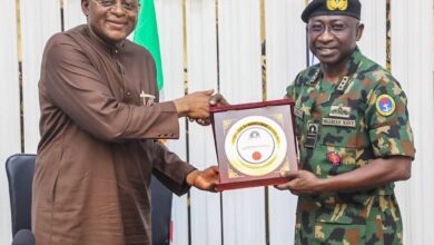 d9d027e2 ec17 423f 869d 57e1d2d2df9d