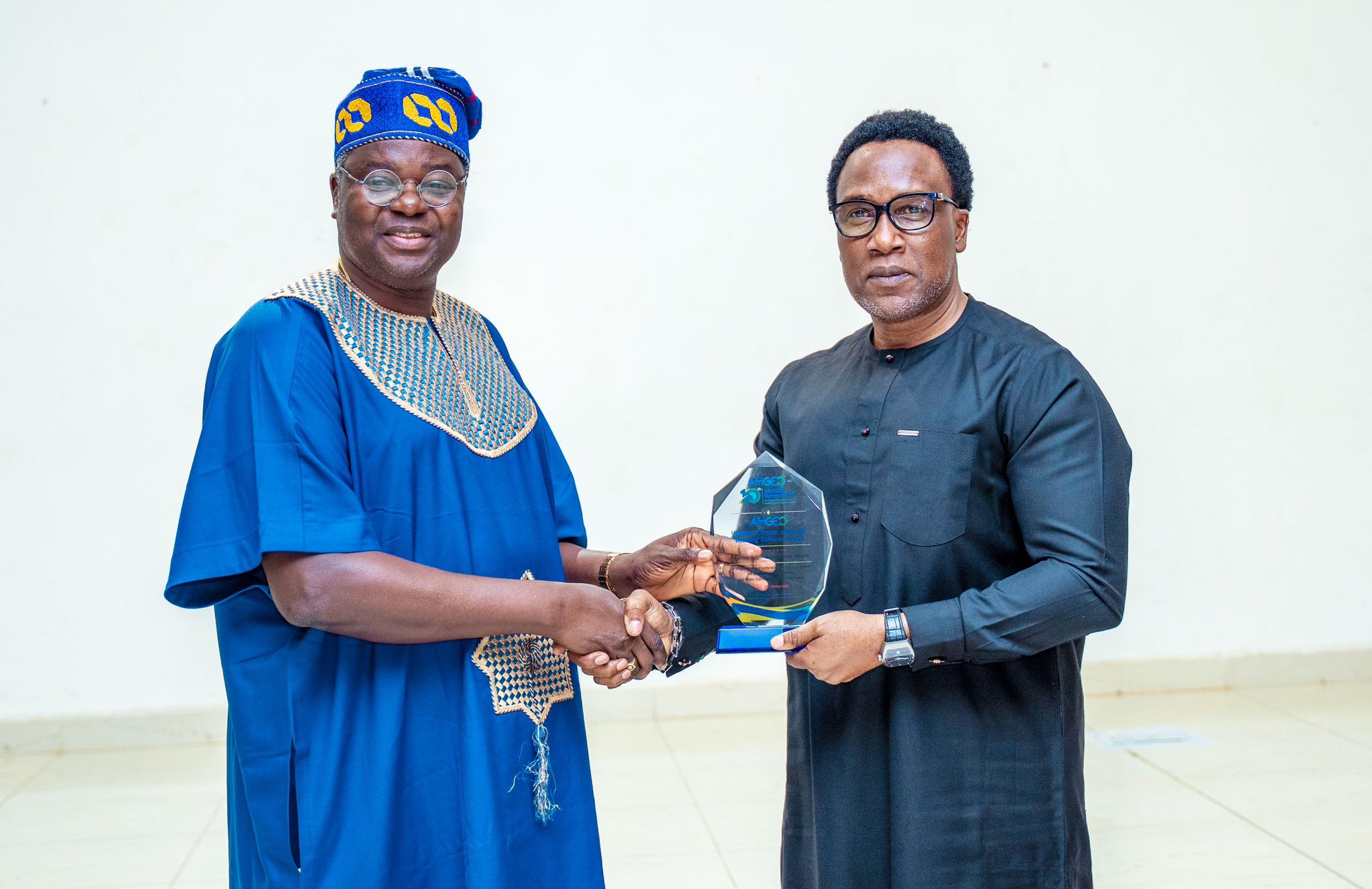 HUGwochXEAA3Wy7